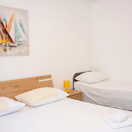 Tomic * Novi Vinodolski