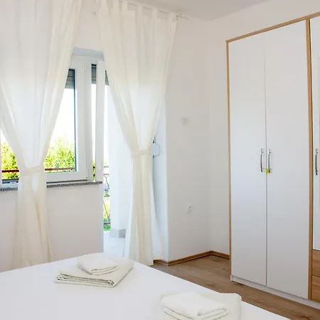 Tomic * Novi Vinodolski